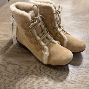 Revitalign Women's Orthotic Park City Suede Lace Up Boots 8B